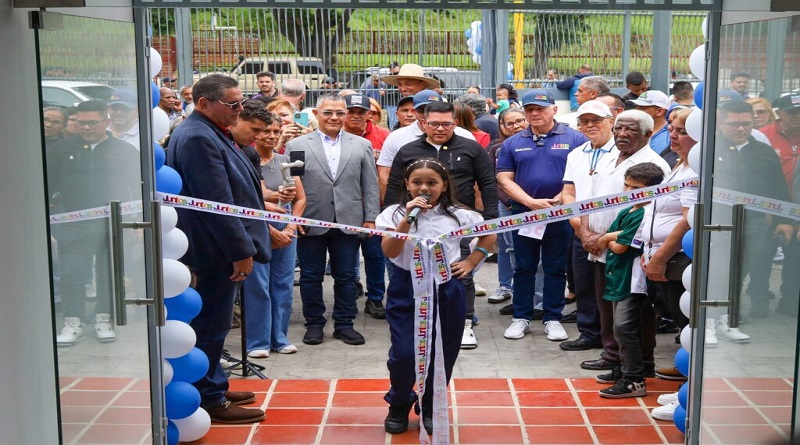 Biblioteca “Aquiles Nazoa” renace como centro cultural en Caricuao